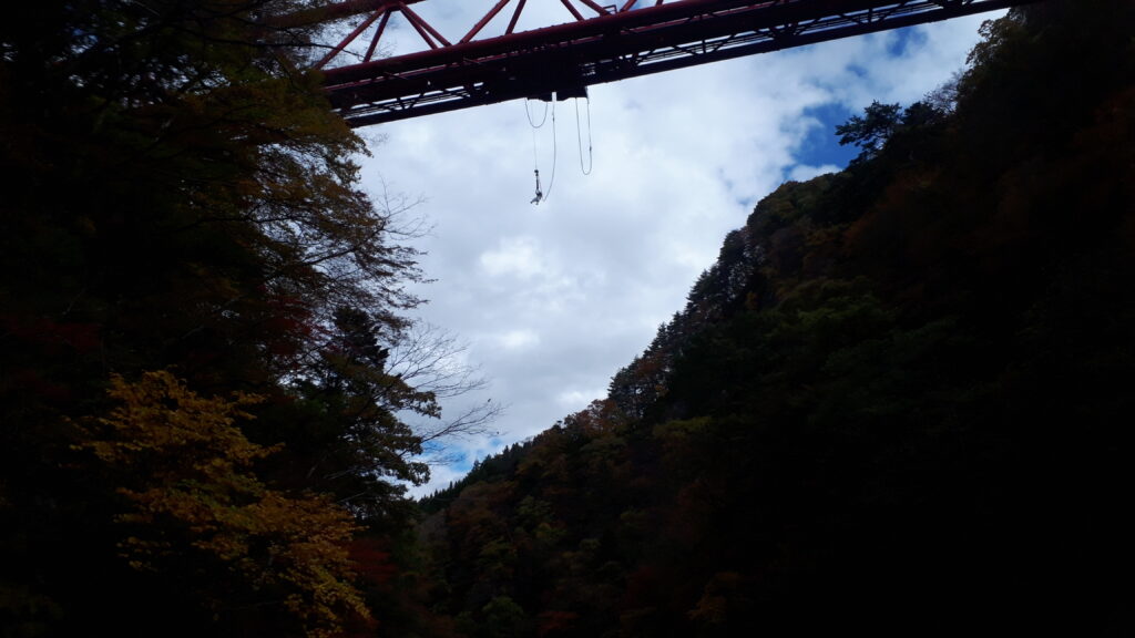 駒形峡でバンジージャンプ