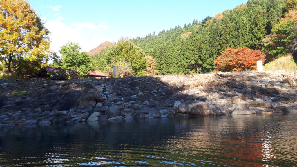 湯島オートキャンプ場が見えた