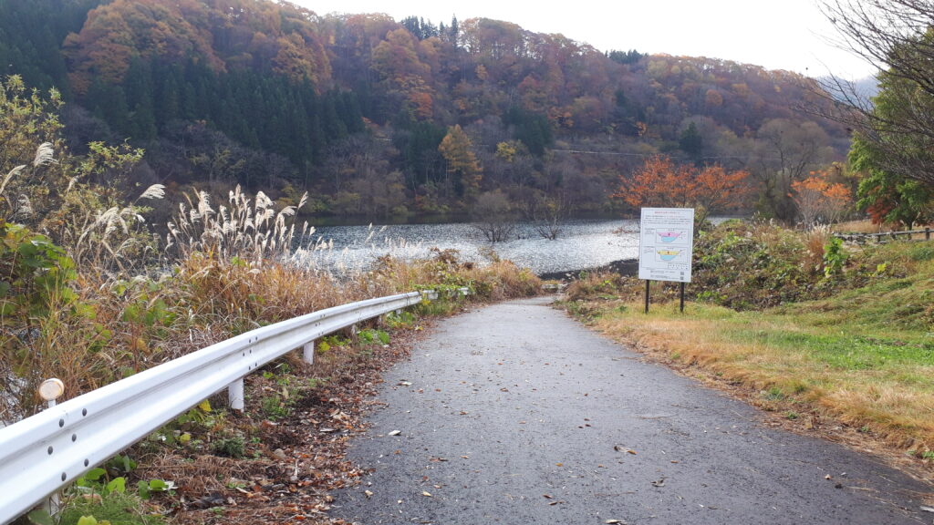 乗出し口はスロープの先