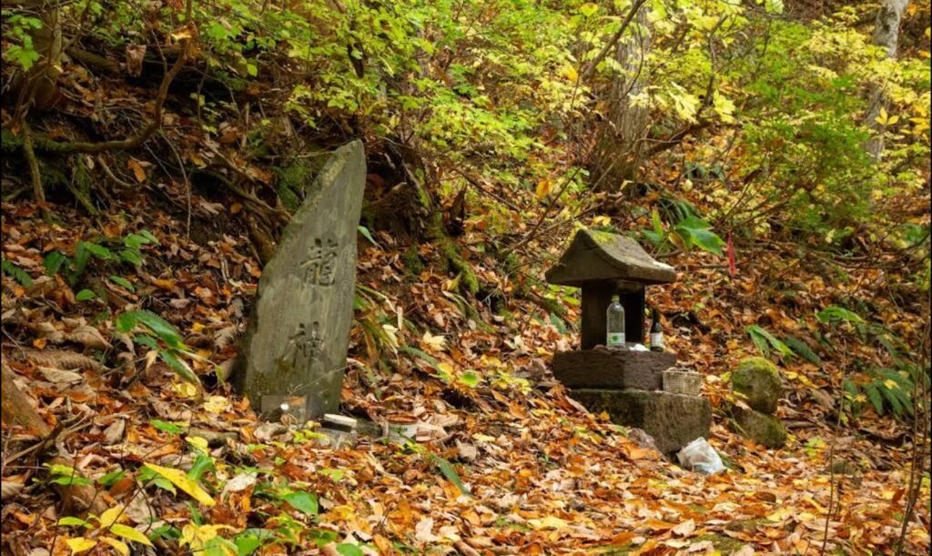遊歩道の石碑