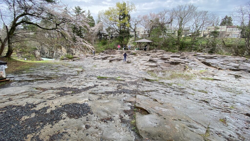 ゴツゴツした岩場