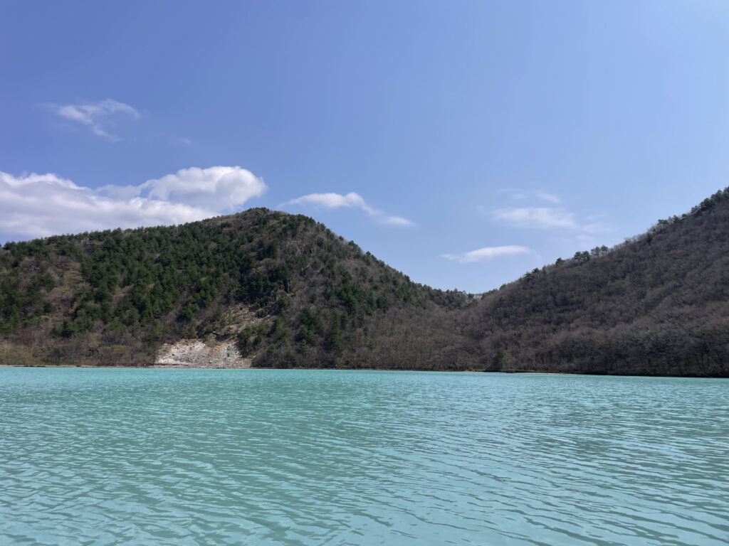 強酸性の湖