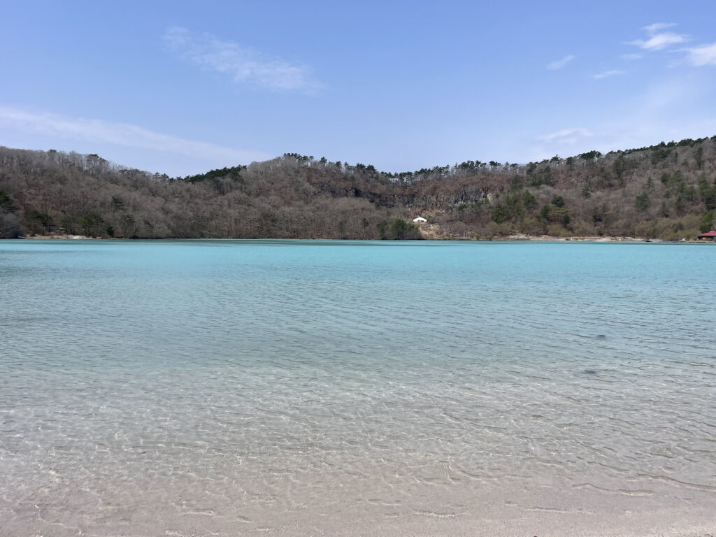 グラデーションの湖面