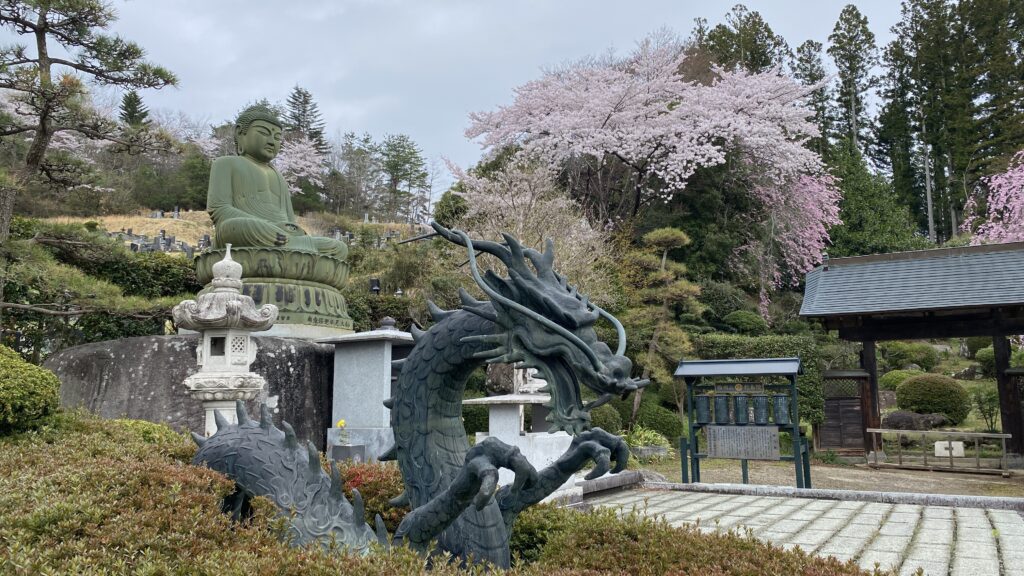 龍の像と大仏