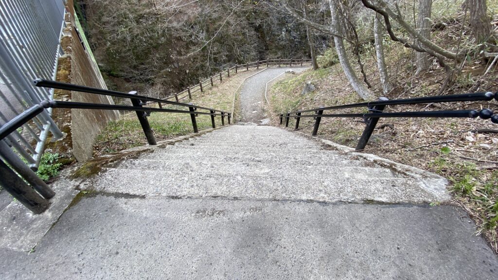 急な階段