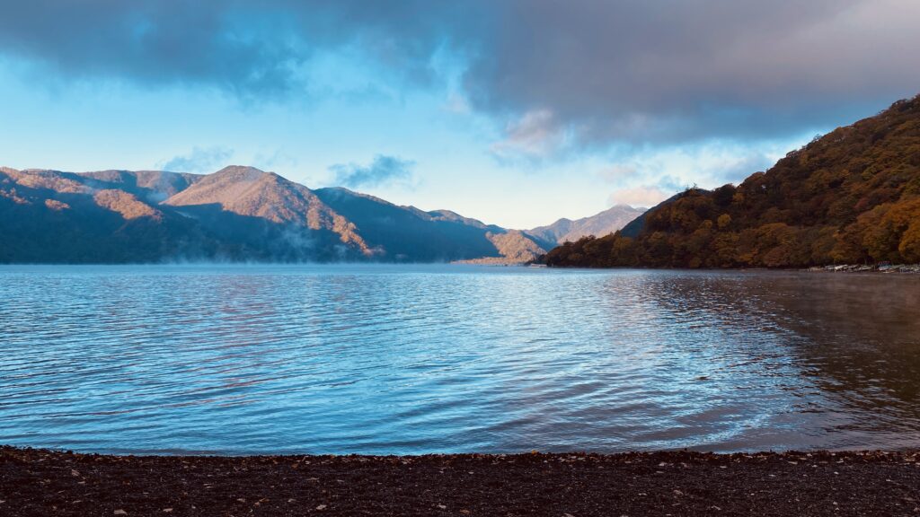 朝の中禅寺湖