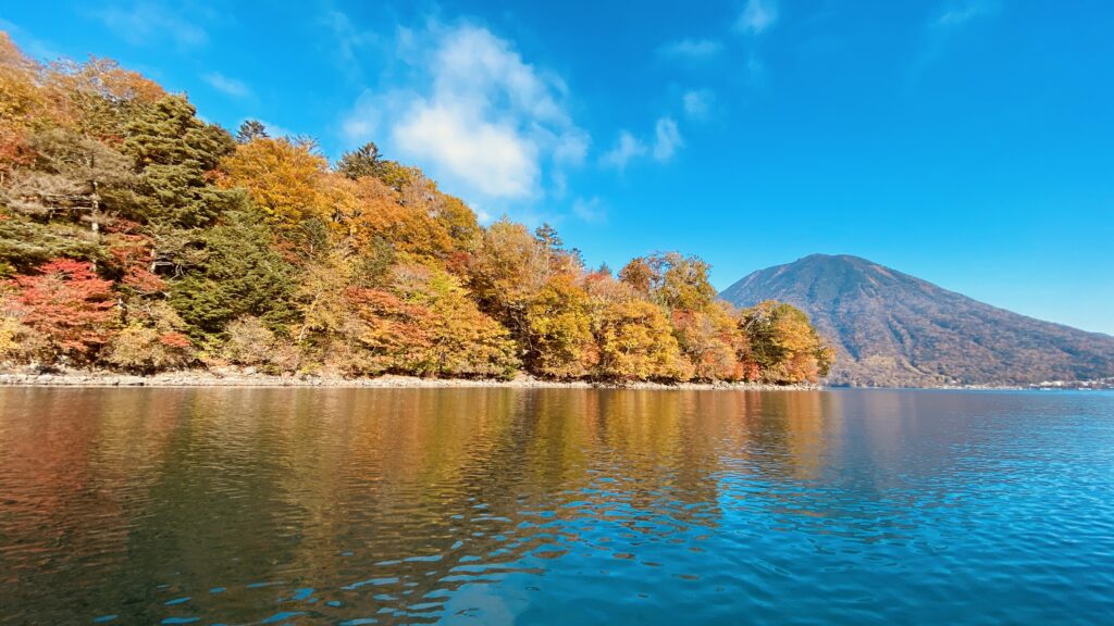八丁出島と男体山