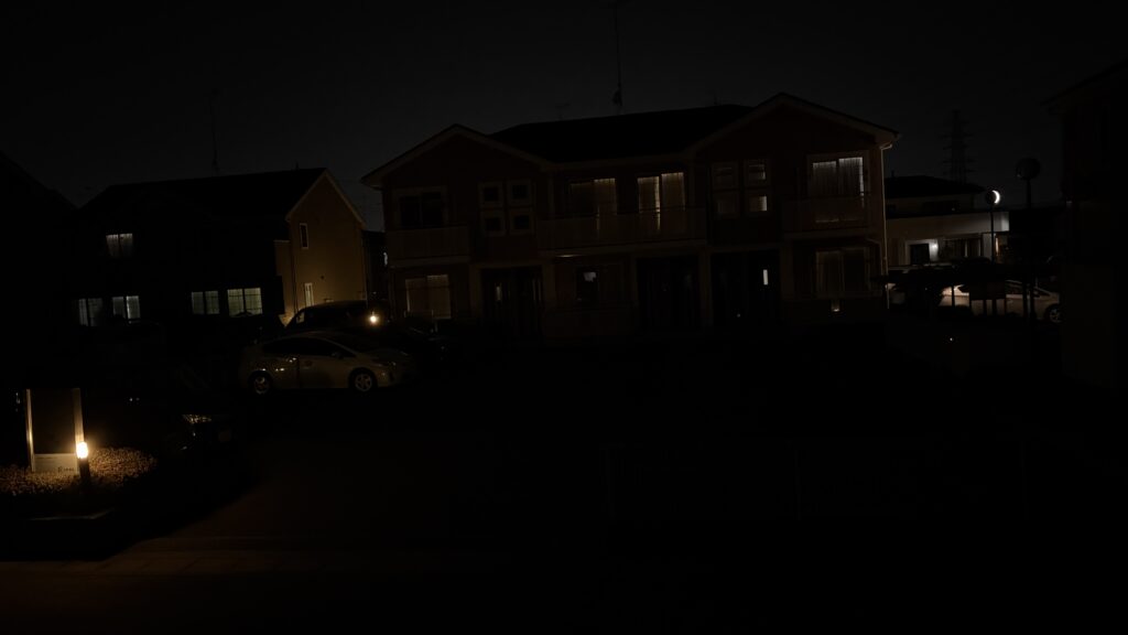 肉眼で見た感じ殆ど真っ暗