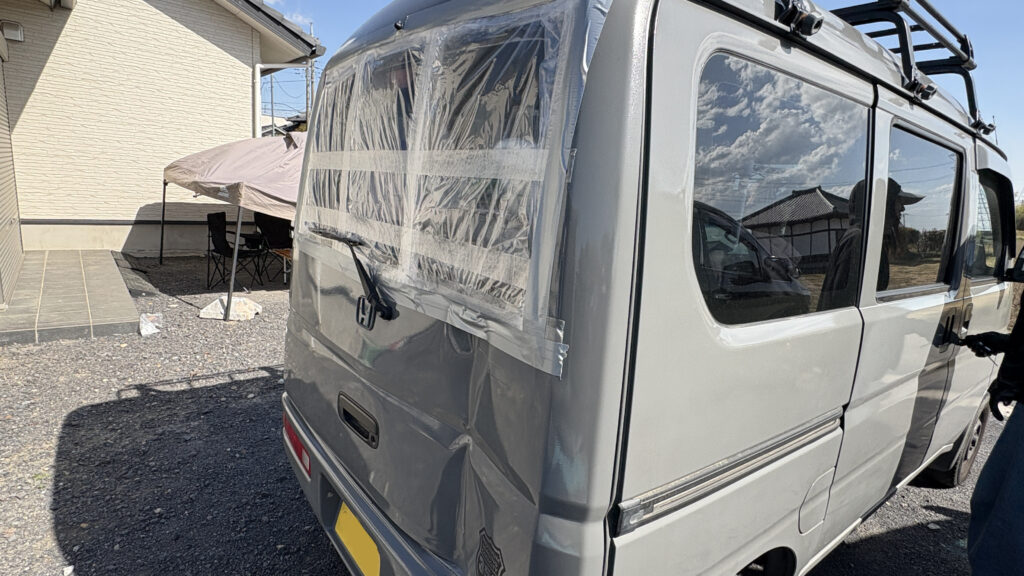 ガラスはすべて割れた。