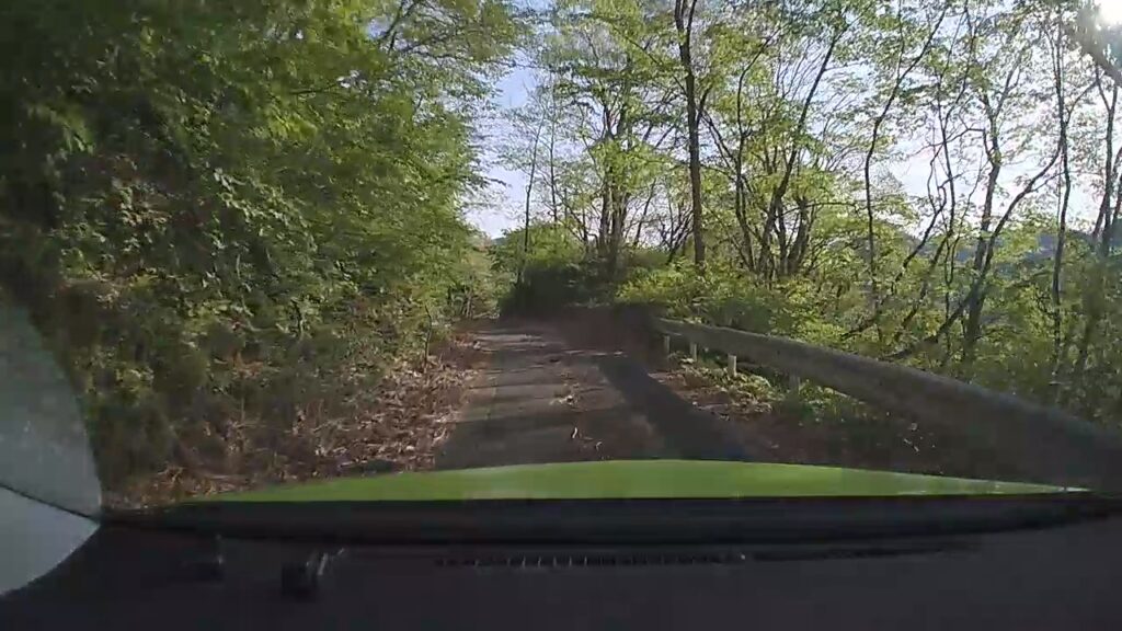 焼地台公園までの道はかなり狭い