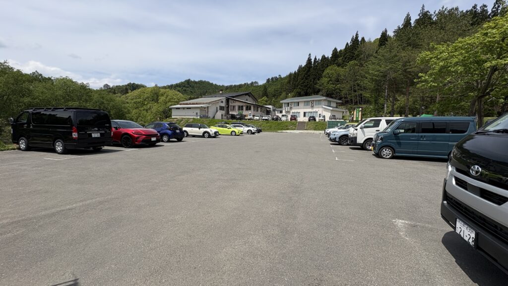 白川ダム湖岸公園駐車場