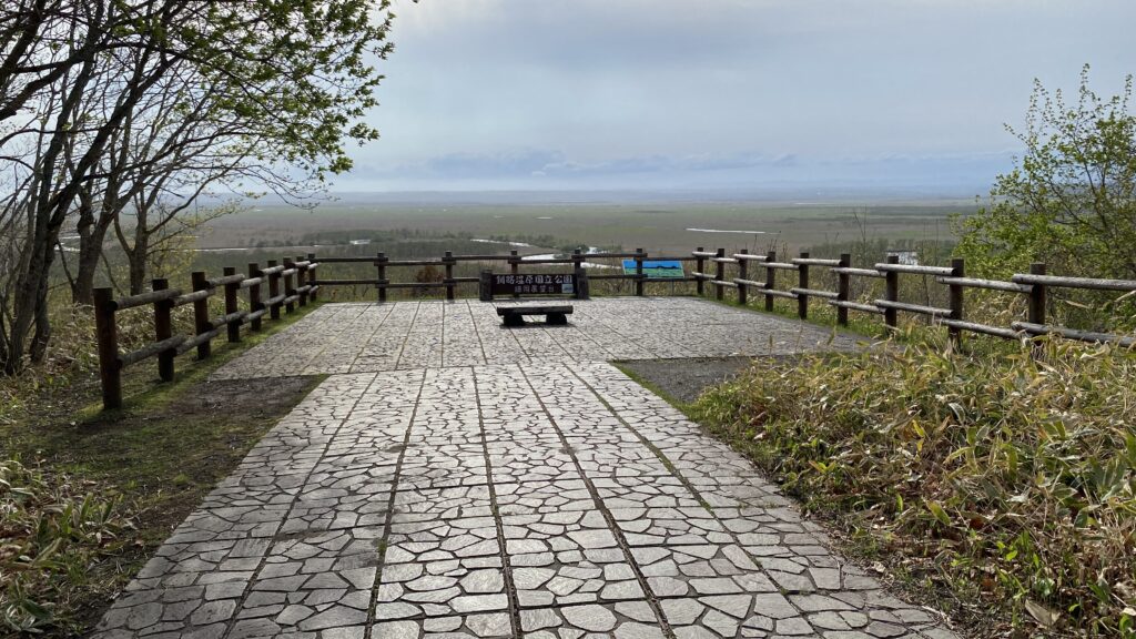 蛇行する釧路川が見える展望台