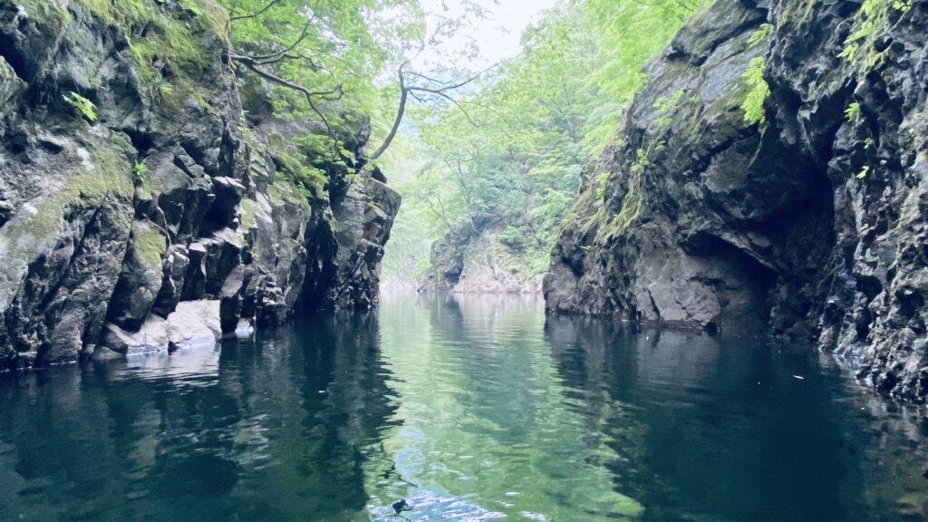 岩だらけの三淵渓谷