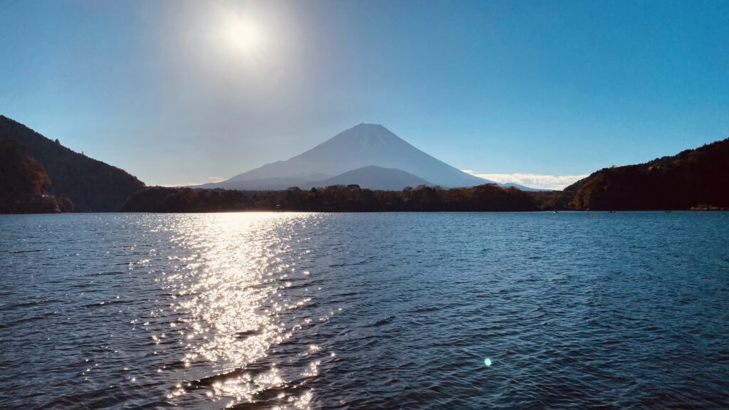 精進湖から見える富士山
